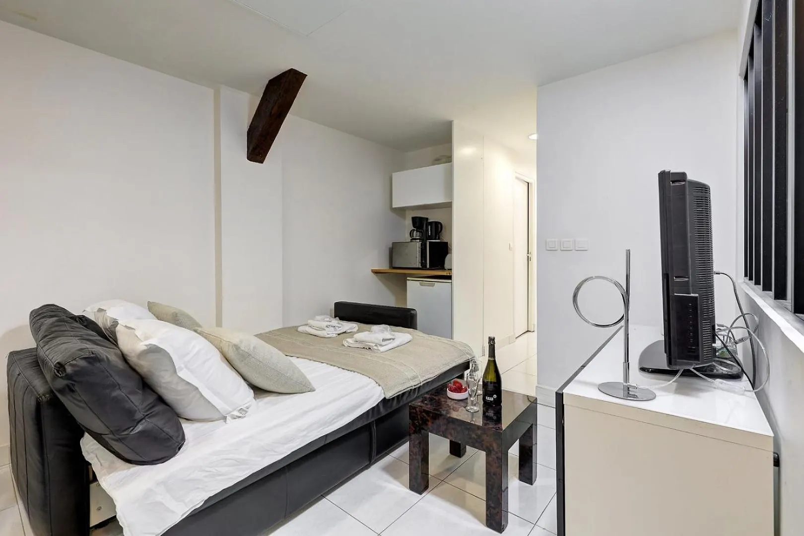 373 Suzanne - Superbe A Paris